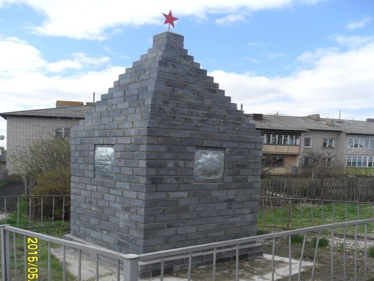 Памятник воинам-землякам д.Пиштань.